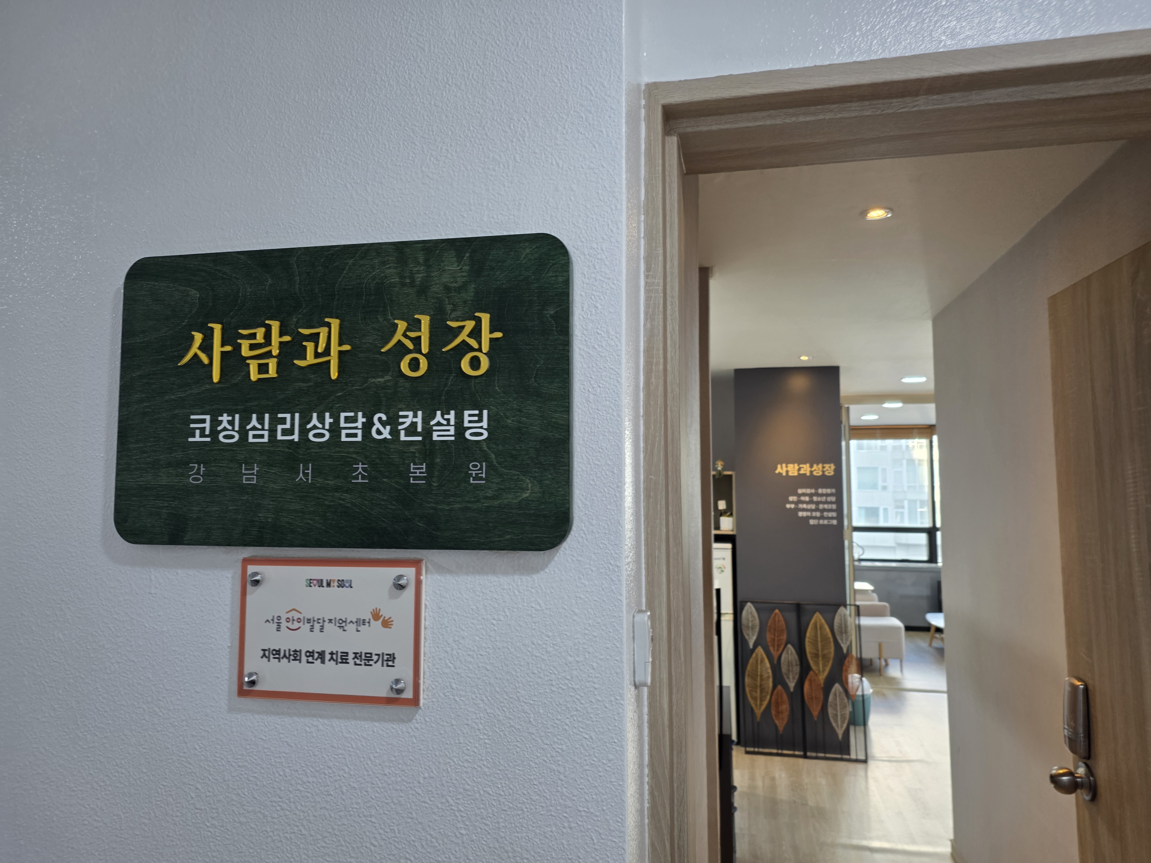여자친구 연락 문제로 지쳐가는 관계를 붙잡고 있다면 이미지
