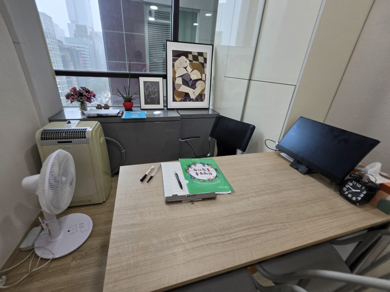 싸우지도 않지만 아무 말도 나누지 않는 우리, 오랜 연애와 부부의 침묵을 깨는 법 관련 이미지