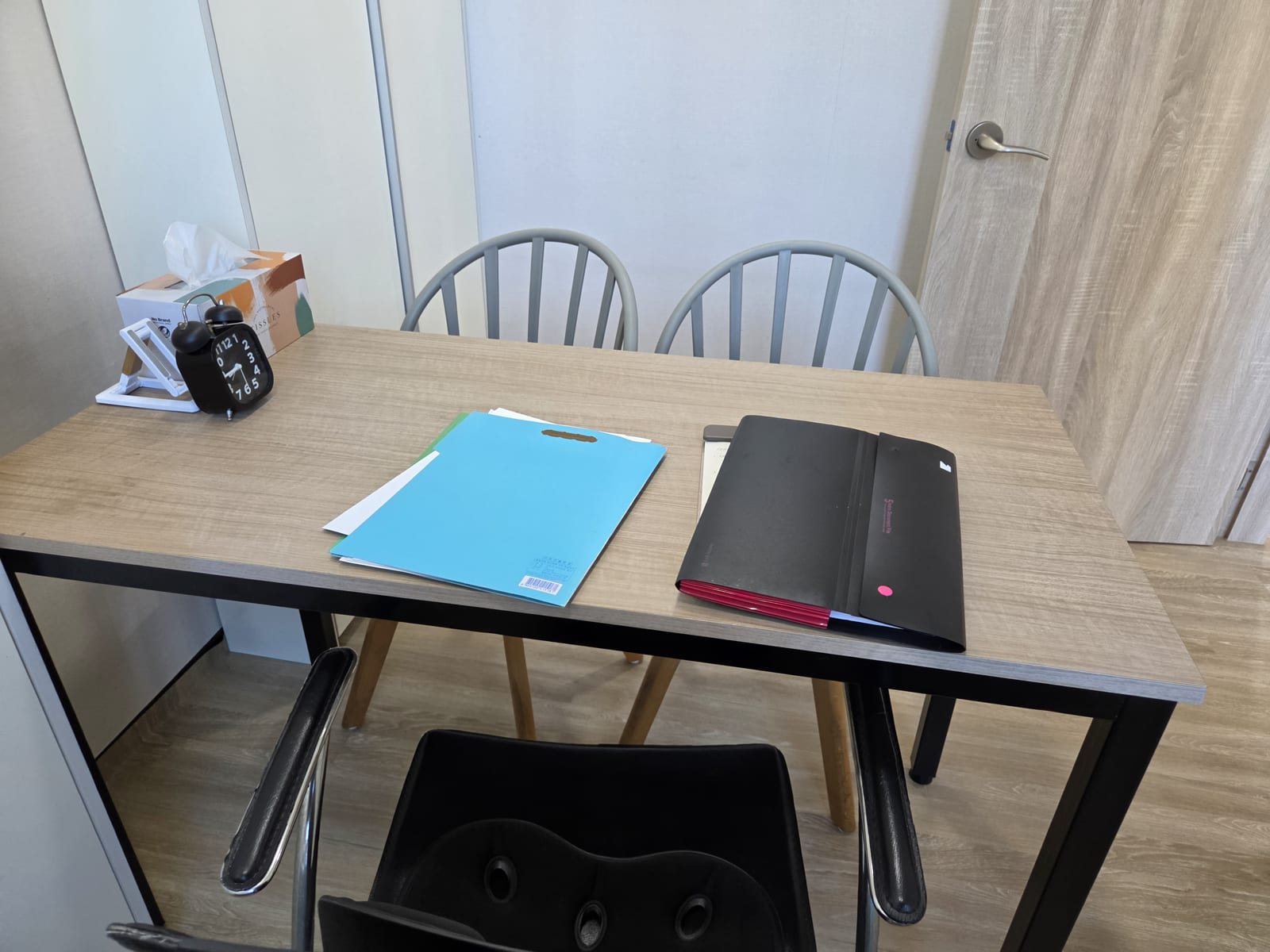 배우자 앞에서도 벗지 못한 방어의 갑옷, 조선의 성찰과 가트맨이 전하는 투명한 마음의 대화 관련 이미지